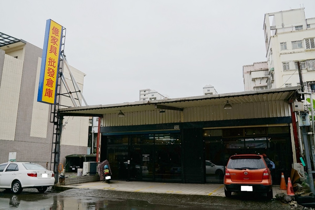 【宜蘭家具店推薦】宜蘭市區滿萬免運送貨到府 客製化沙發終身保修 億家具批發倉庫宜蘭店