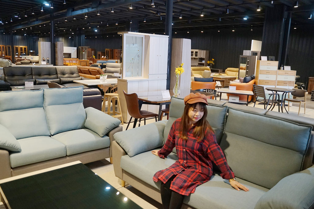 【台中家具店推薦】全台最大種類最多 客製化實木沙發 億家具批發倉庫台中總店