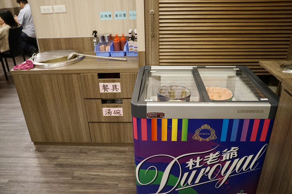 【中壢夜市平價牛排推薦】杜老爺冰淇淋/可樂/紅茶/咖啡熱飲/果醬土司/玉米濃湯無限量供應吃到飽 巴豆夭牛排