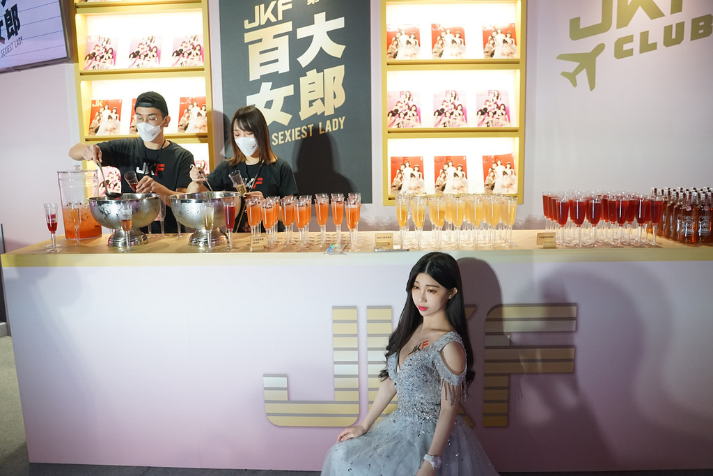 第三屆JKF百大女郎頒獎典禮全紀錄 呱吉上演老婆不要看 沈玉琳體驗H巨乳攻擊