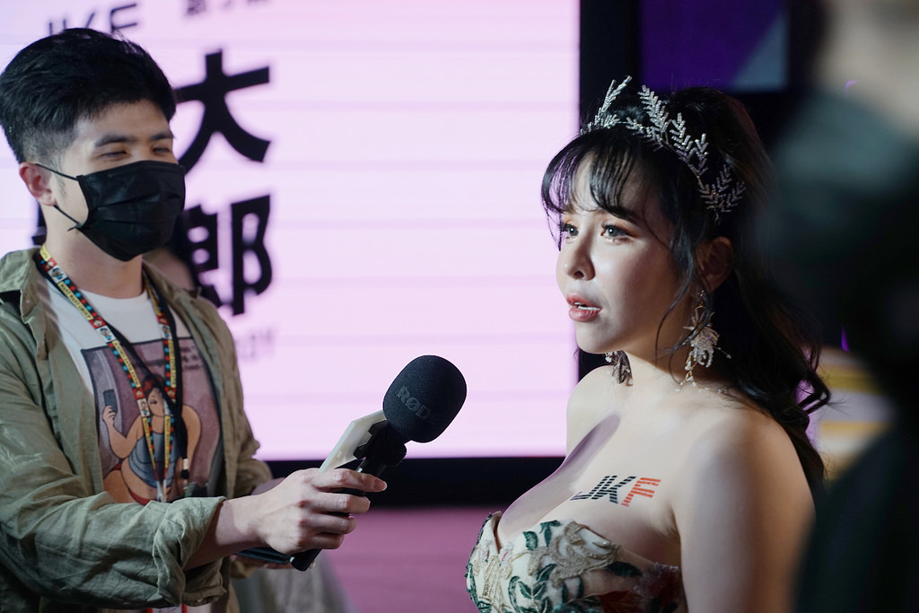 第三屆JKF百大女郎頒獎典禮全紀錄 呱吉上演老婆不要看 沈玉琳體驗H巨乳攻擊