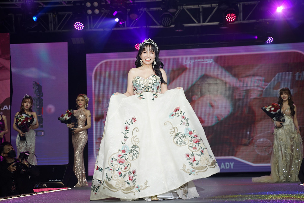 第三屆JKF百大女郎頒獎典禮全紀錄 呱吉上演老婆不要看 沈玉琳體驗H巨乳攻擊