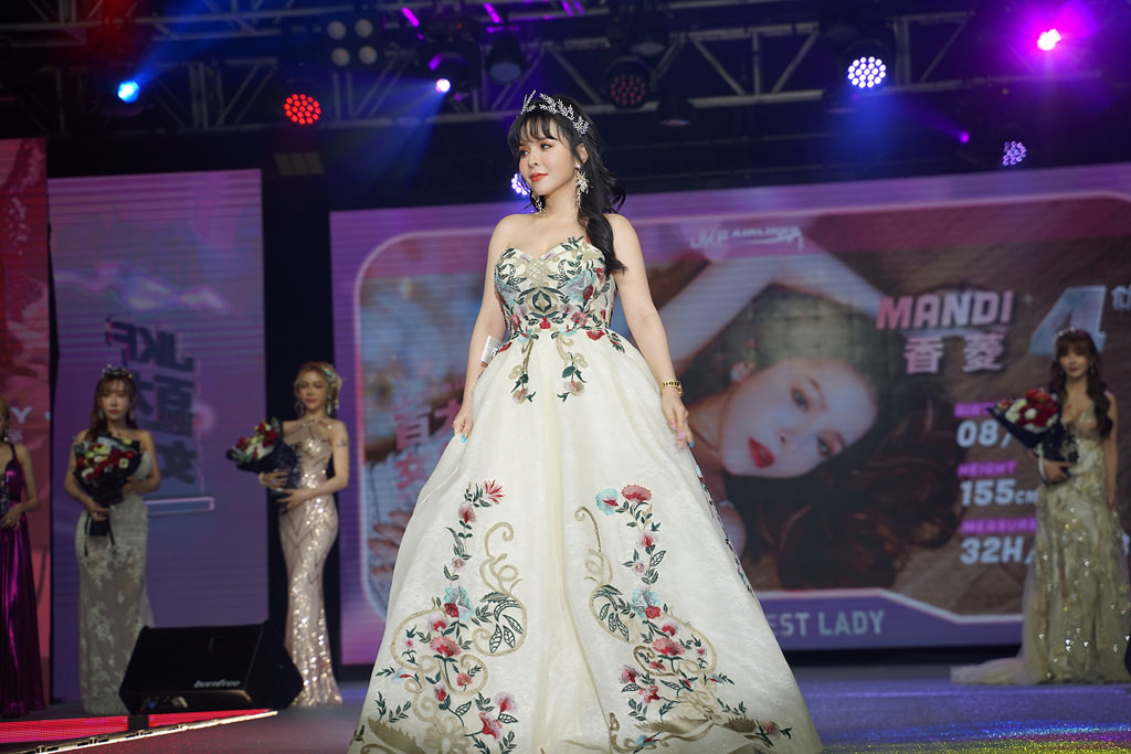 第三屆JKF百大女郎頒獎典禮全紀錄 呱吉上演老婆不要看 沈玉琳體驗H巨乳攻擊