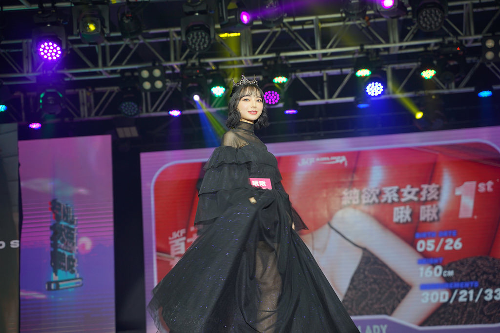 第三屆JKF百大女郎頒獎典禮全紀錄 呱吉上演老婆不要看 沈玉琳體驗H巨乳攻擊