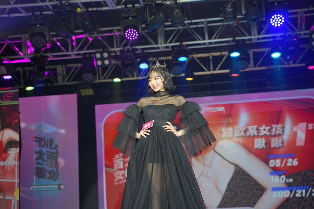 第三屆JKF百大女郎頒獎典禮全紀錄 呱吉上演老婆不要看 沈玉琳體驗H巨乳攻擊