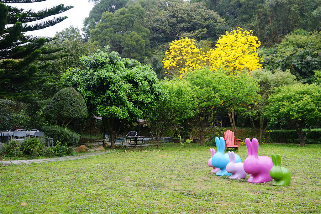 【新北三芝親子餐廳推薦】可愛迷你馬+遊戲沙坑 美味蜜糖吐司/田園烤半雞/南瓜海鮮飯 小馬貝菈親子餐廳