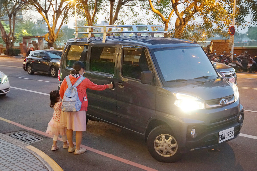 【台南租機車推薦】台南租Gororo電動車好選擇 車站接送超方便 明正機車出租