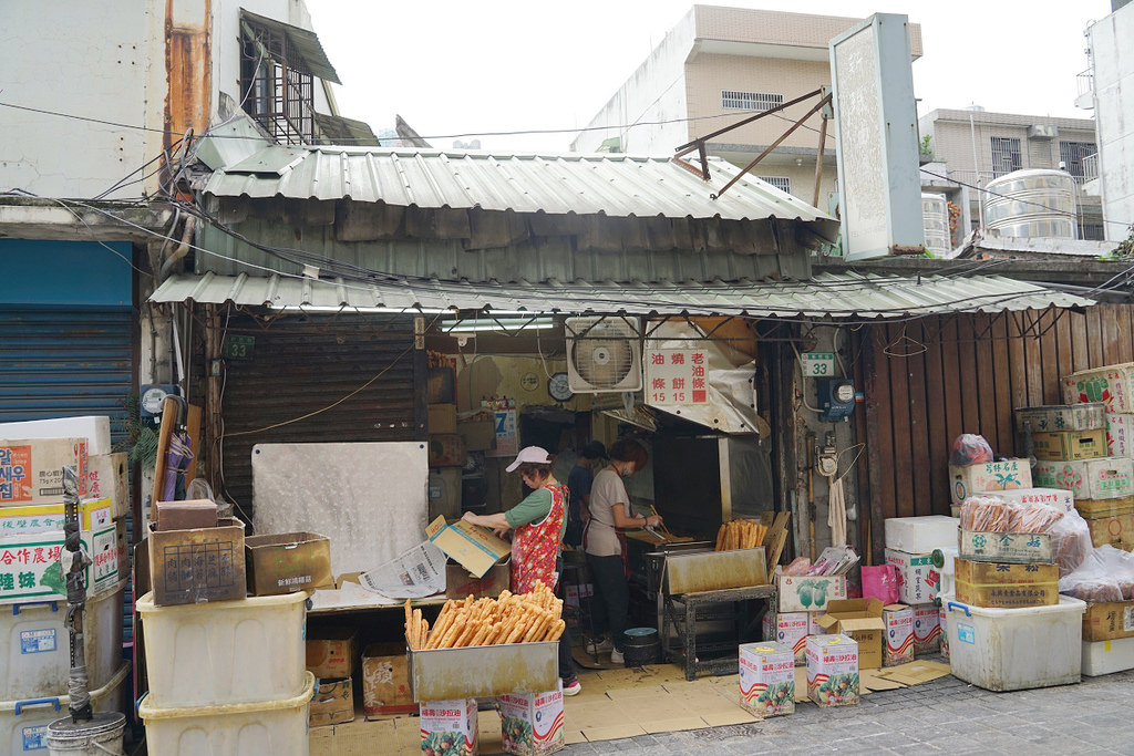 【桃園油條專賣店】在地60年油條批發店 又粗又脆超美味 新珉油條店