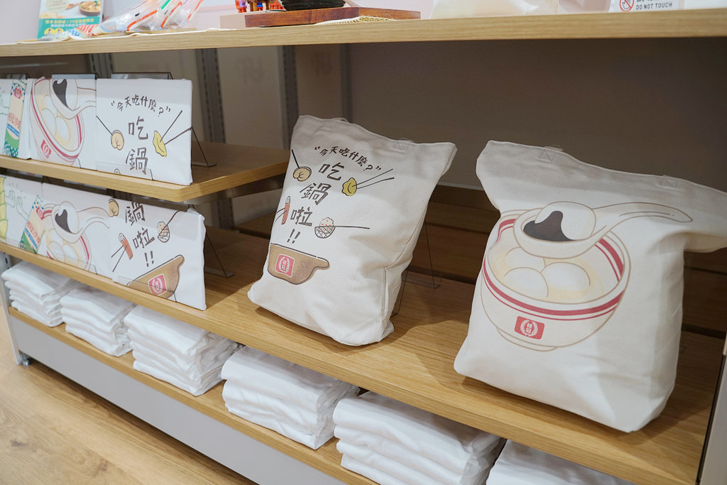 【台北東區必逛】夏日必帶單品色彩新美學 台式風格五感新體驗 UNIQLO TAIPEI 全球旗艦店