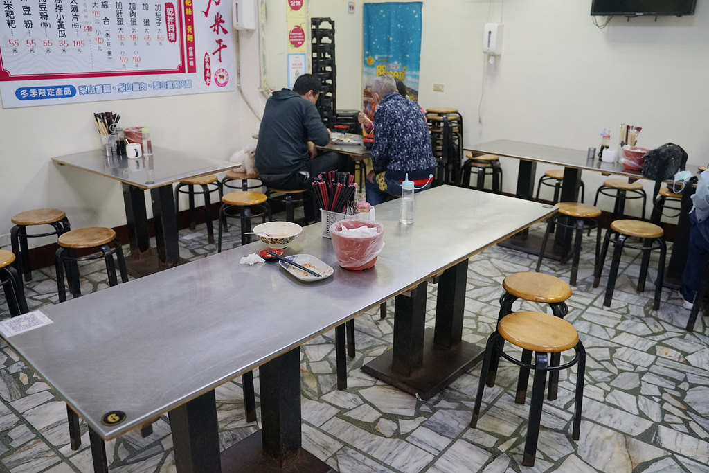 【龍岡好吃米干推薦】清爽湯頭免費泡菜 美味好吃炸豆粉 阿秀米干