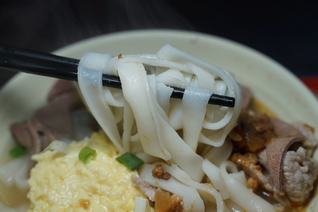 【龍岡好吃米干推薦】清爽湯頭免費泡菜 美味好吃炸豆粉 阿秀米干