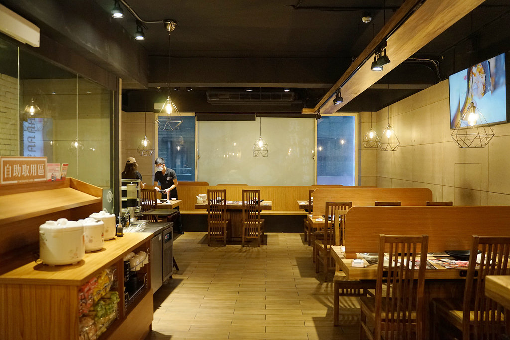 【火鍋第一品牌 肉多多火鍋基隆愛二店】排隊宵夜名店/基隆地區美食 超讚龍王麻辣湯+樂虎巨大肉盤