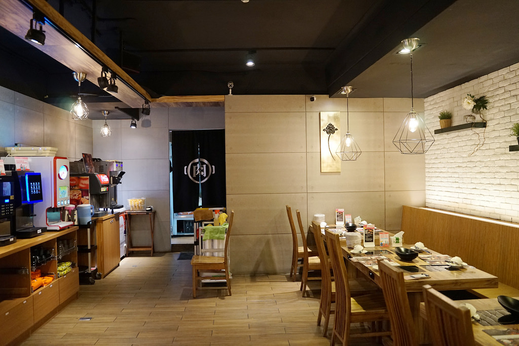 【火鍋第一品牌 肉多多火鍋基隆愛二店】排隊宵夜名店/基隆地區美食 超讚龍王麻辣湯+樂虎巨大肉盤