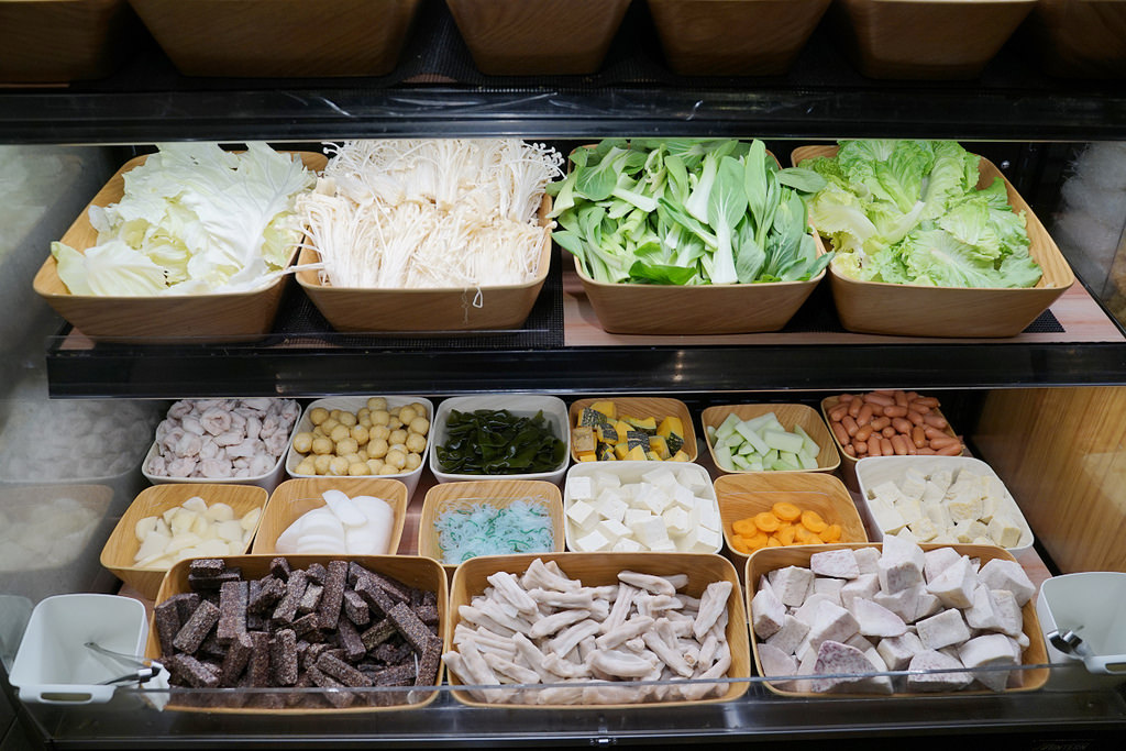 【火鍋第一品牌 肉多多火鍋基隆愛二店】排隊宵夜名店/基隆地區美食 超讚龍王麻辣湯+樂虎巨大肉盤