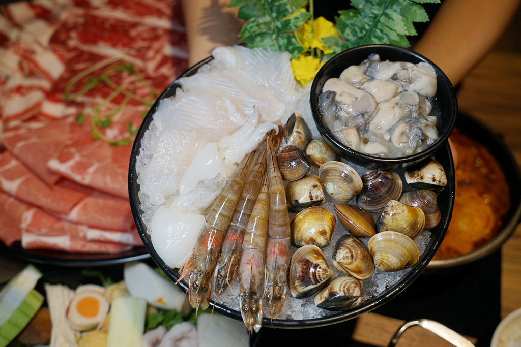 【火鍋第一品牌 肉多多火鍋基隆愛二店】排隊宵夜名店/基隆地區美食 超讚龍王麻辣湯+樂虎巨大肉盤