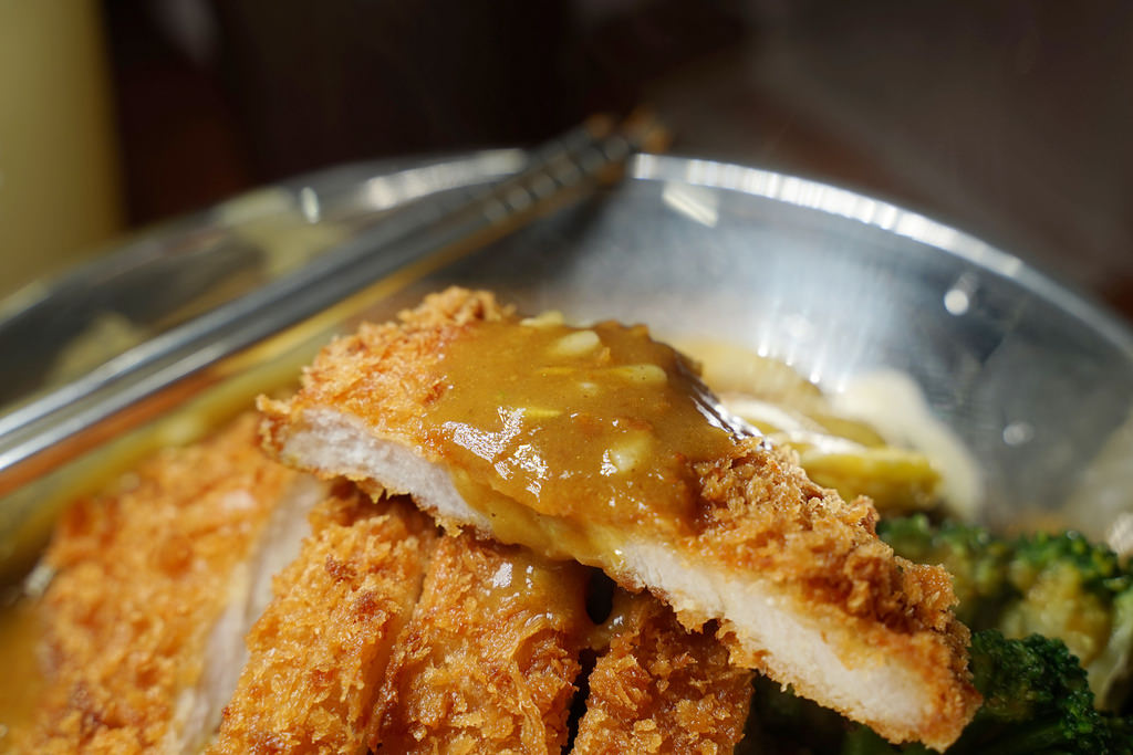 【台北公館市場美食推薦】水源市場高CP值咖啡飯 外酥內嫩炸豬排 三時午咖哩屋公館店