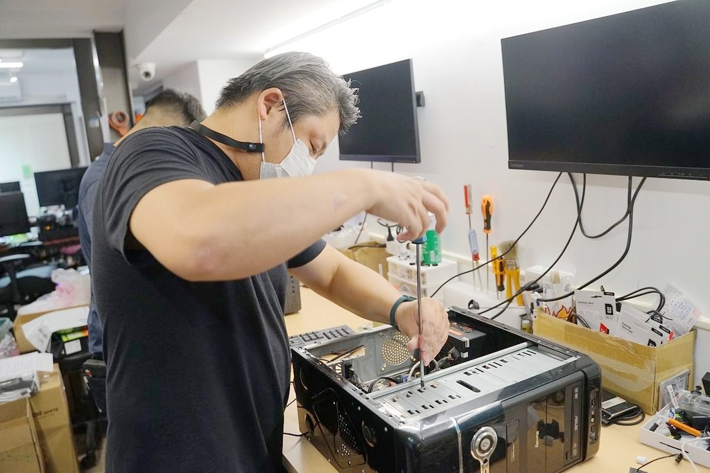 【台北電腦零件更換推薦】免費檢測超貼心 到府收送/遠端畫面支援 黃同學電腦維修