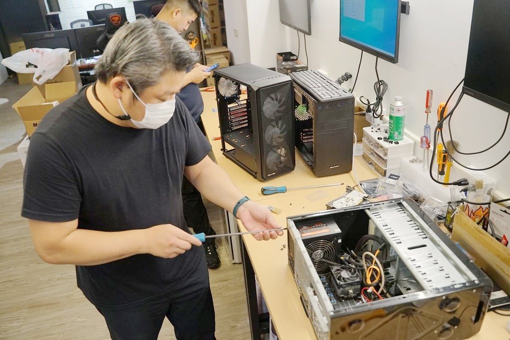 【台北電腦零件更換推薦】免費檢測超貼心 到府收送/遠端畫面支援 黃同學電腦維修