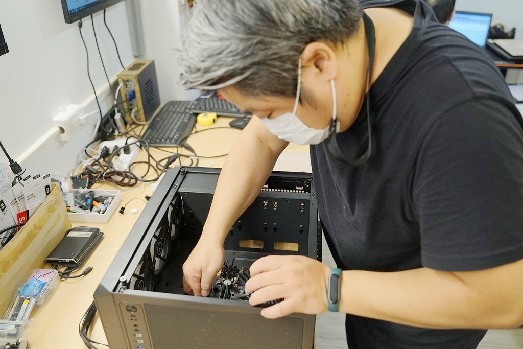 【台北電腦零件更換推薦】免費檢測超貼心 到府收送/遠端畫面支援 黃同學電腦維修