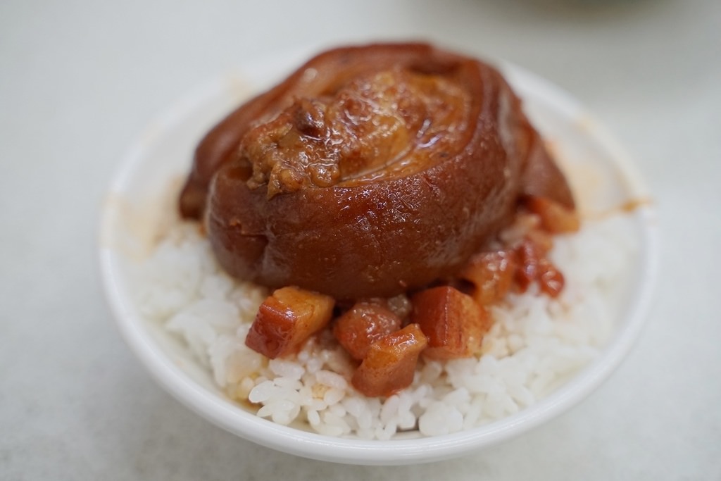 【台中北區小吃推薦】Google評論多達4700則 美味紅糟滷肉飯 東興市魯肉義
