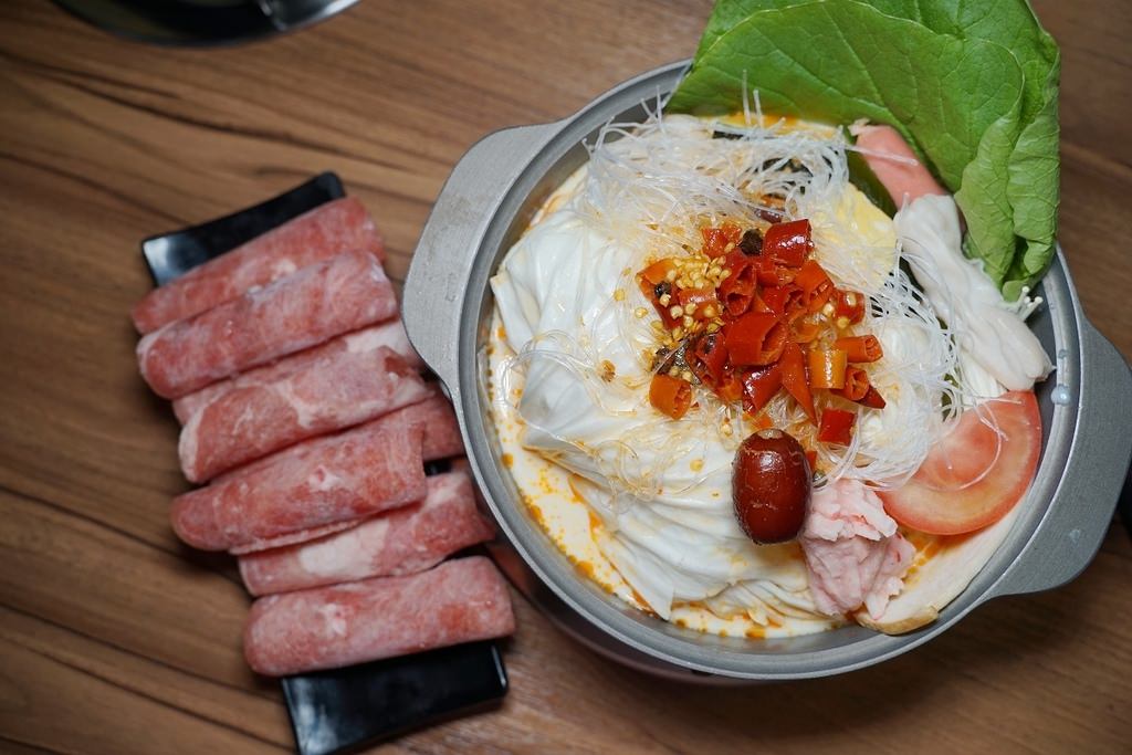 【宜蘭冬山小火鍋推薦】冰淇淋/白飯/胖胖酥/冷熱飲無限量供應吃到飽 美味蒜爆蛤蠣鍋/麻辣奶奶鍋 熊飽MINI平價鍋物冬山店