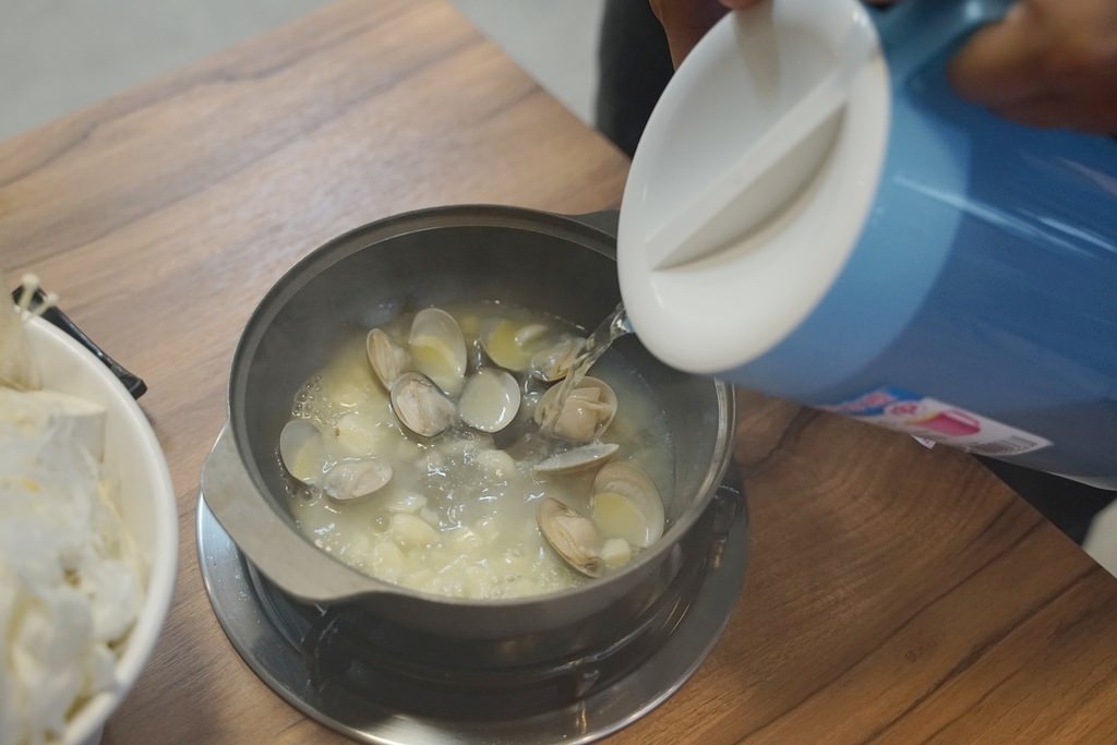 【宜蘭冬山小火鍋推薦】冰淇淋/白飯/胖胖酥/冷熱飲無限量供應吃到飽 美味蒜爆蛤蠣鍋/麻辣奶奶鍋 熊飽MINI平價鍋物冬山店