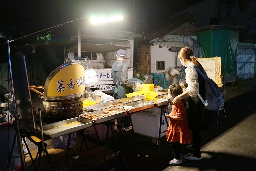 【麻魚寮夜市美食推薦】星期天限定 美味鴨脖/鴨肝/雞皮/豆包 蓁香鴨頭