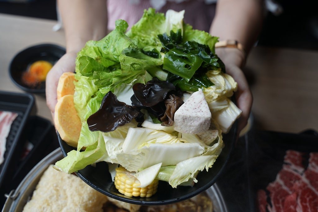 【中壢吃到飽餐廳推薦】嚴選台灣在地好農食材 關東風味壽喜燒 本燔野菜農場