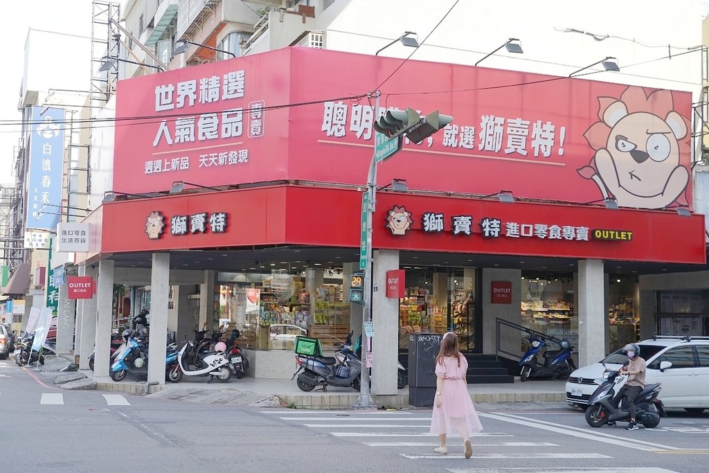 【台中零食專賣店】不用出國也能買到日韓零食 人氣團購進口零食通通有 獅賣特進口零食專賣outlet青海店