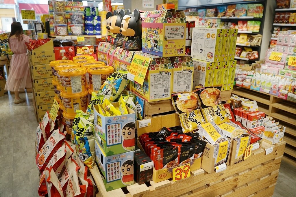 【台中零食專賣店】不用出國也能買到日韓零食 人氣團購進口零食通通有 獅賣特進口零食專賣outlet青海店