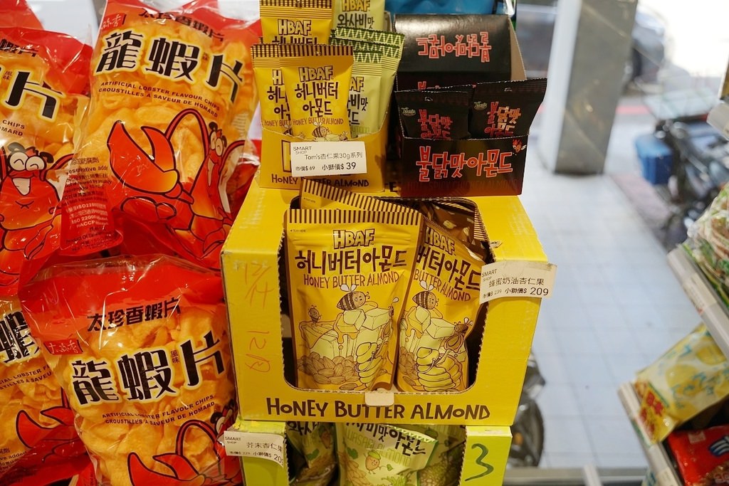 【台中零食專賣店】不用出國也能買到日韓零食 人氣團購進口零食通通有 獅賣特進口零食專賣outlet青海店