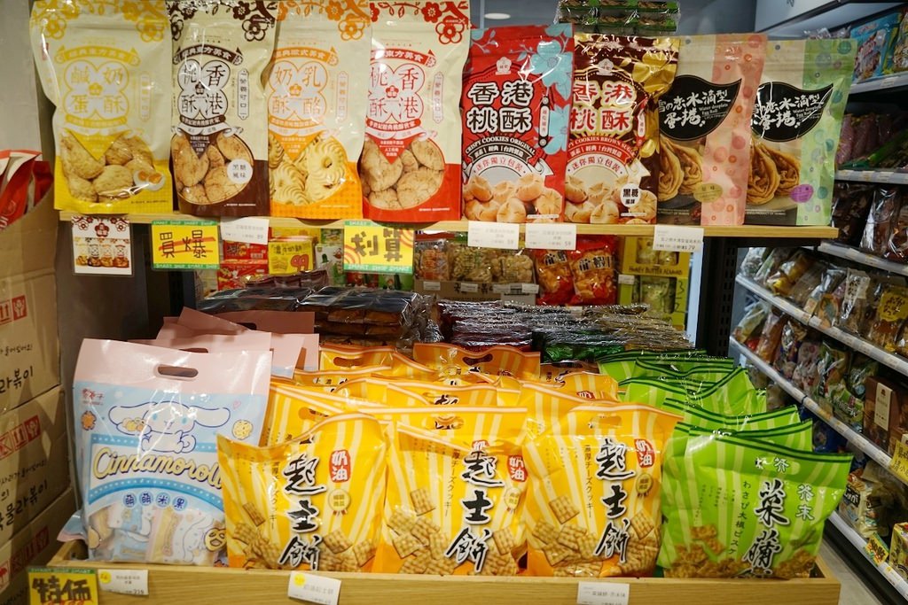 【台中零食專賣店】不用出國也能買到日韓零食 人氣團購進口零食通通有 獅賣特進口零食專賣outlet青海店