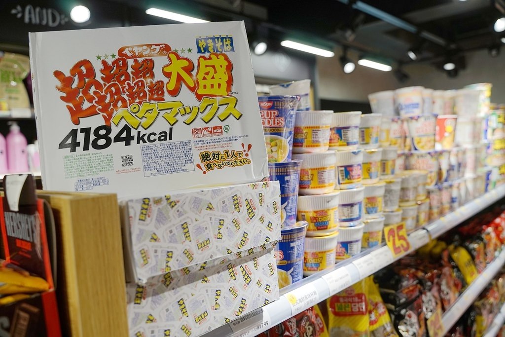【台中零食專賣店】不用出國也能買到日韓零食 人氣團購進口零食通通有 獅賣特進口零食專賣outlet青海店