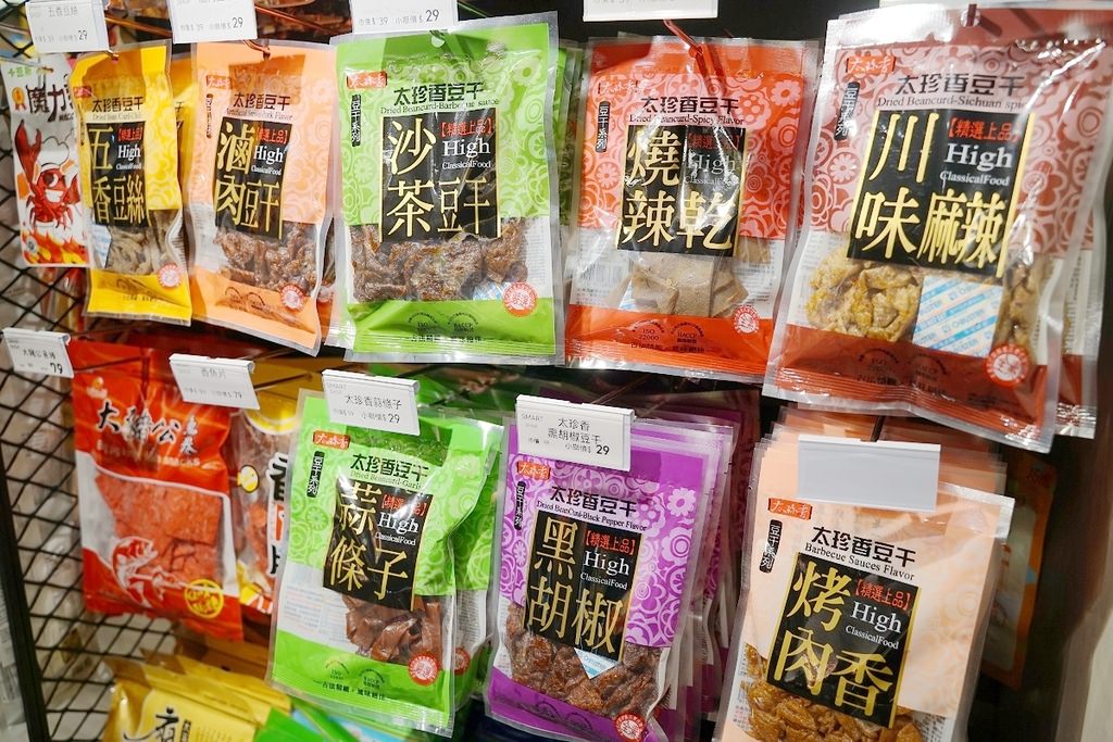 【台中零食專賣店】不用出國也能買到日韓零食 人氣團購進口零食通通有 獅賣特進口零食專賣outlet青海店