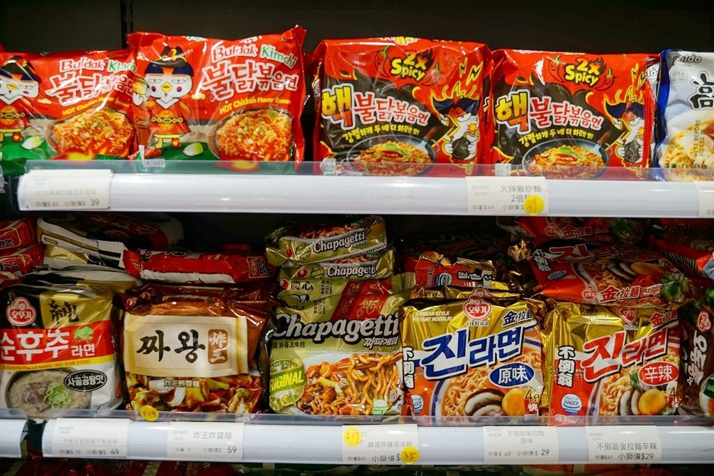 【台中零食專賣店】不用出國也能買到日韓零食 人氣團購進口零食通通有 獅賣特進口零食專賣outlet青海店
