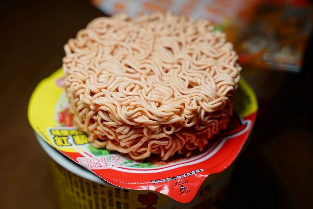 【台東伴手禮推薦】台東7-11/農會超市限定販售 穀類紅寶石入麵 味味麵紅藜肉燥麵