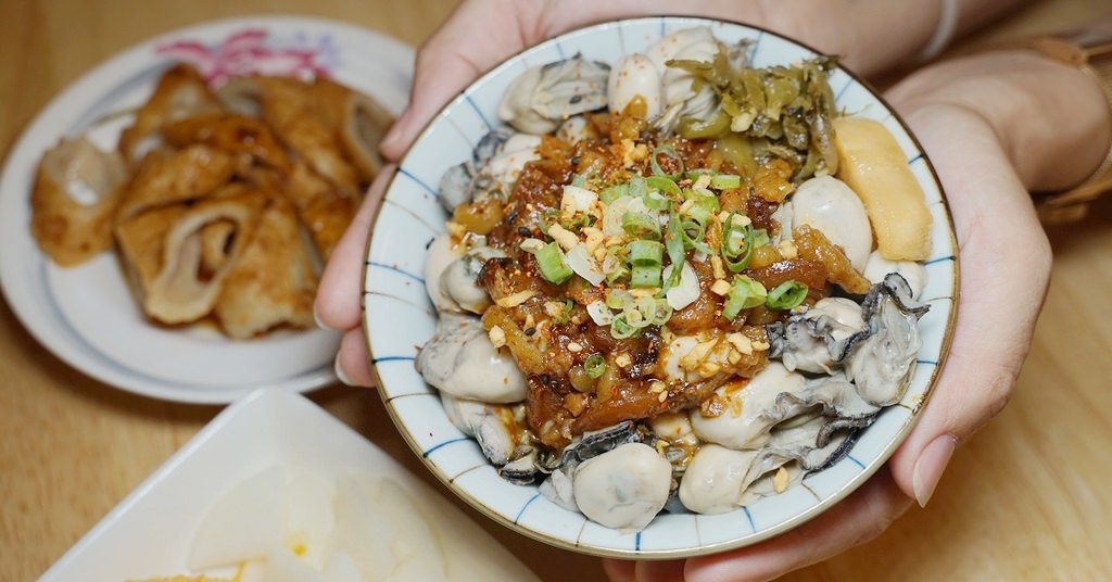 【基隆仁愛市場蓋飯推薦】超人氣浮誇系美食 美味男子漢蚵仔蓋飯 A6263吳姳麵館