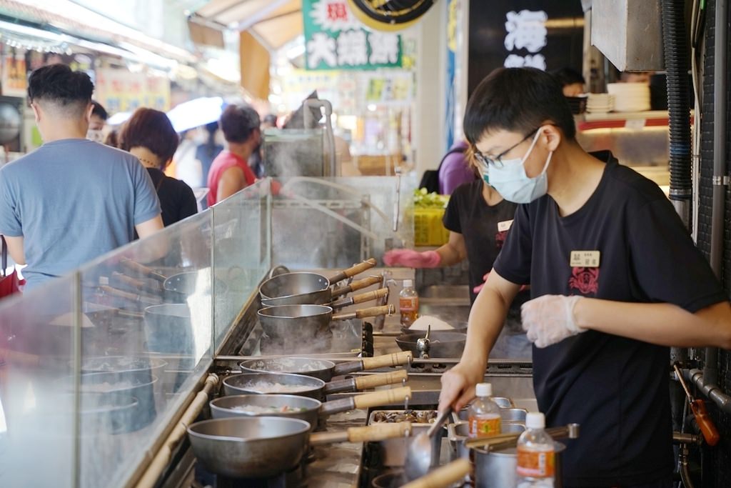 【金山老街美食推薦】超人氣排隊美食 超澎湃萬里三點蟹海鮮粥 金山大碗螃蟹