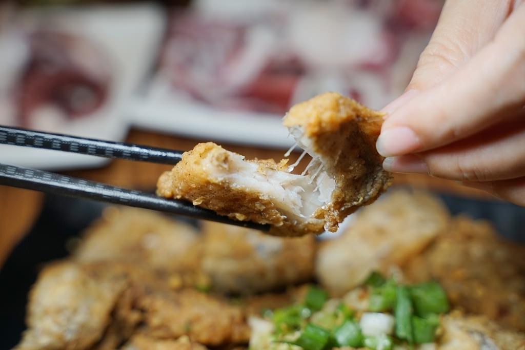 【金山老街美食推薦】超人氣排隊美食 超澎湃萬里三點蟹海鮮粥 金山大碗螃蟹