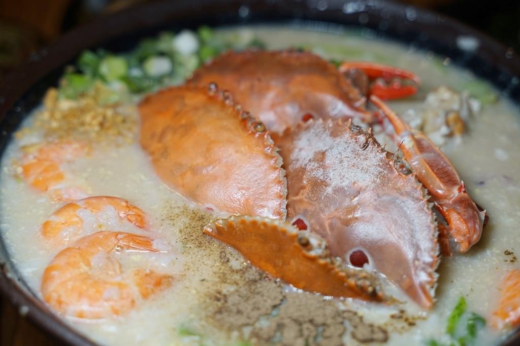 【金山老街美食推薦】超人氣排隊美食 超澎湃萬里三點蟹海鮮粥 金山大碗螃蟹