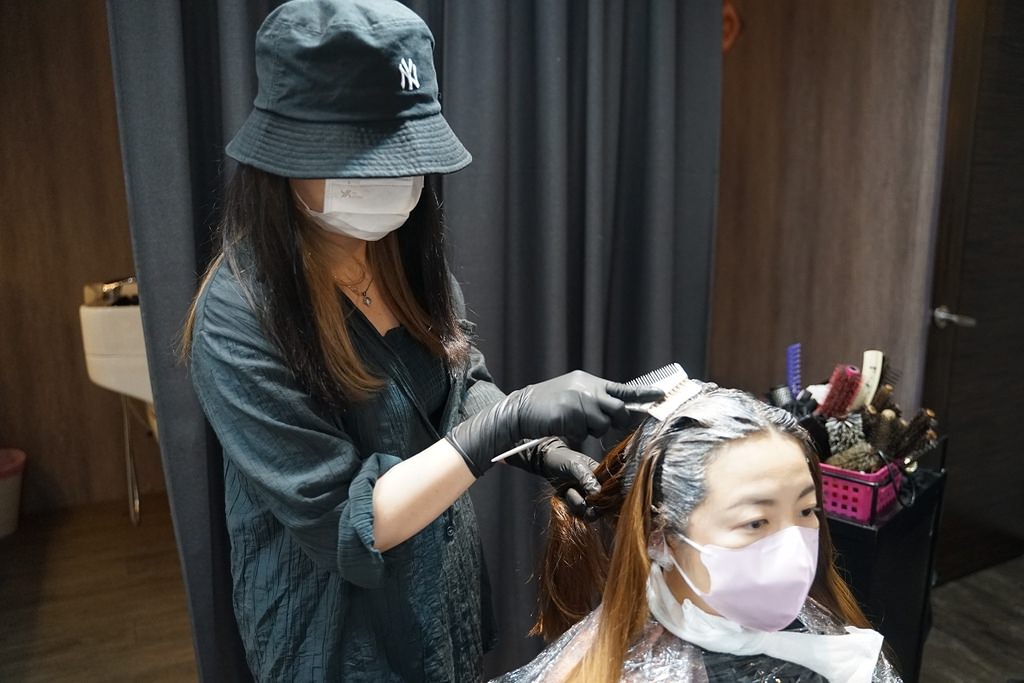 【板橋髮廊推薦】板橋染髮好選擇 女生燙或染不分長短只要1500元 七大界髮廊板橋店