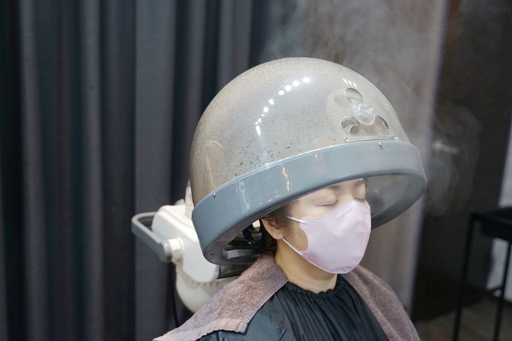 【板橋髮廊推薦】板橋染髮好選擇 女生燙或染不分長短只要1500元 七大界髮廊板橋店