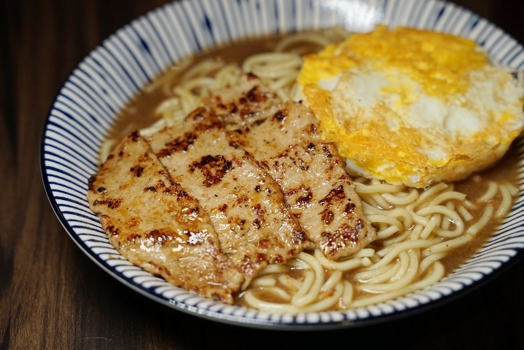 【中原大學早午餐推薦】美味好吃德式香腸軟法+沙茶里肌麵 舒適用餐空間 初樂板烤吐司