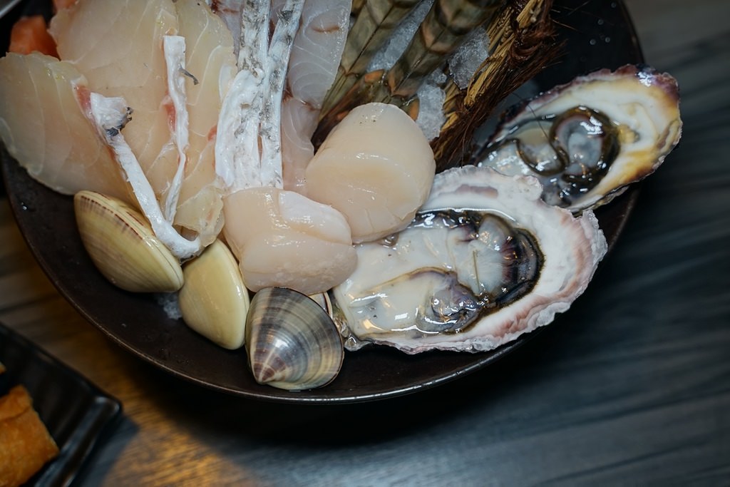 【金門模範街美食推薦】豪華雙人頂級海陸套餐麻辣鴛鴦鍋 美味海鮮肉品燒烤 六合極品海鮮鍋物專門店