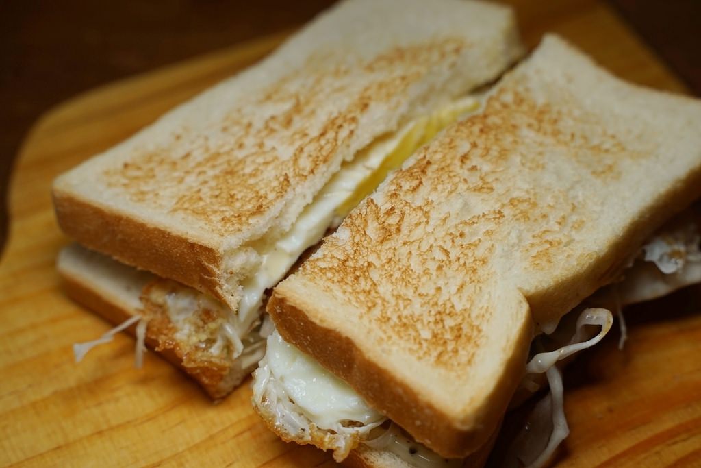 【金門金城早餐推薦】碳烤吐司口味多樣化 假日限定可口飯糰 蝸居炭烤吐司