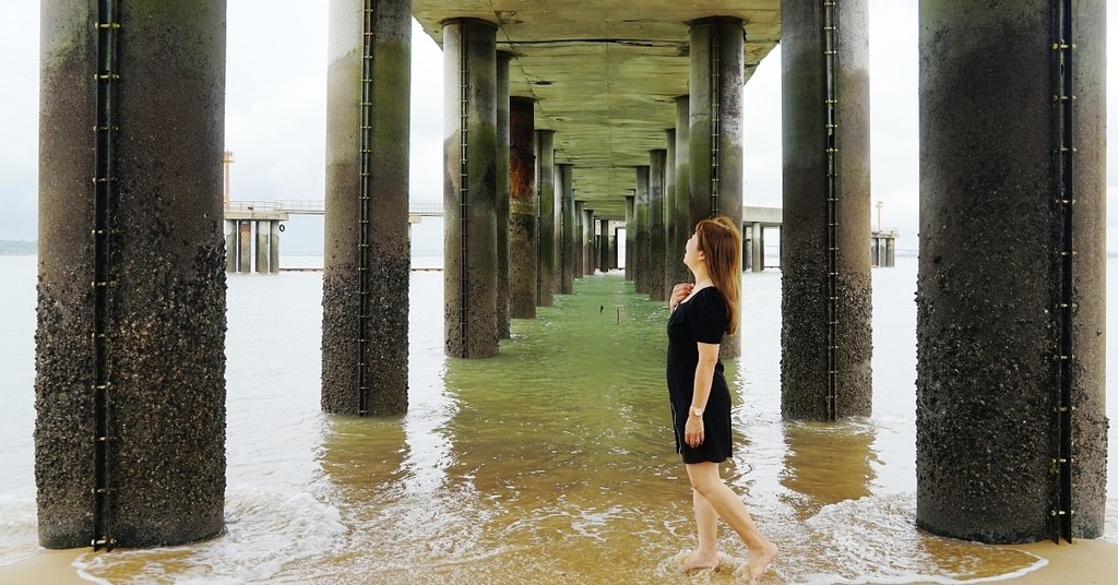 【金門網美打卡景點推薦】退潮限定景點 筆直輸油圓柱棧橋 塔山電廠輸油棧橋碼頭