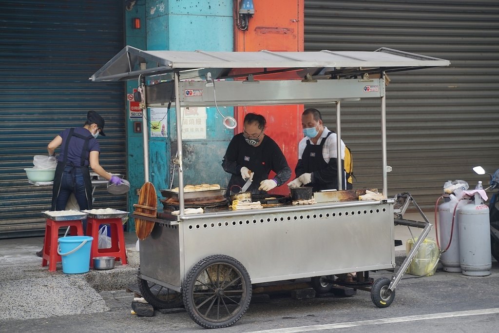 【內壢忠孝路美食推薦】早餐限定晚來吃不到 現包現煎美味煎包鍋貼 內壢忠孝路水煎包