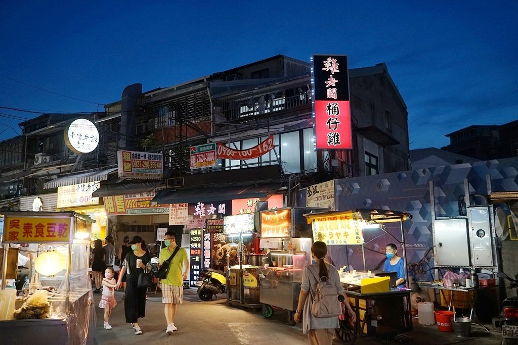 【台北士林夜市聚餐美食推薦】壽星消費滿額桶仔雞免費送 美味串燒熱炒炸物通通有 雞老闆桶仔雞士林夜市店