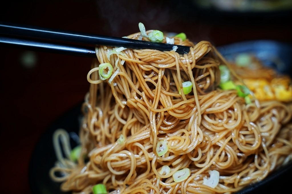 【台北士林夜市聚餐美食推薦】壽星消費滿額桶仔雞免費送 美味串燒熱炒炸物通通有 雞老闆桶仔雞士林夜市店