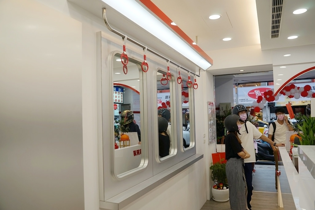 【台中勤美手搖飲料店推薦】誠品綠園道最新開幕買一送一 全台第一間高鐵主題手搖飲 樂渴巴士茶飲店台中勤美店